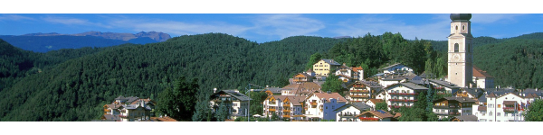 Nach einer Stippvisite in Innsbruck fahren Sie nach Kastelruth in Südtirol in die Heimat einer der beliebtesten Volksmusikgruppen und erleben ein unvergessliches Konzert der „Spatzen“